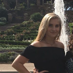 Meet your Posher, Alexis